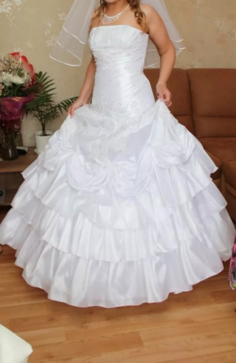Продаётся свадебное платье  для невысокой невесты.